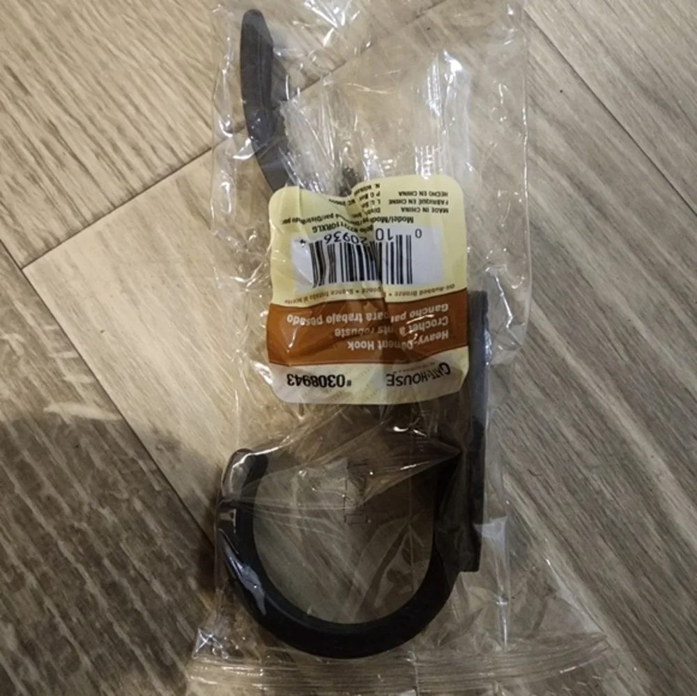 4 Heavy Duty Metal Garment Hooks in White, Satin Nickel‎ or Oil rubbed bronze